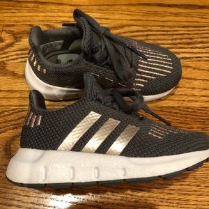 girls rose gold adidas shoes